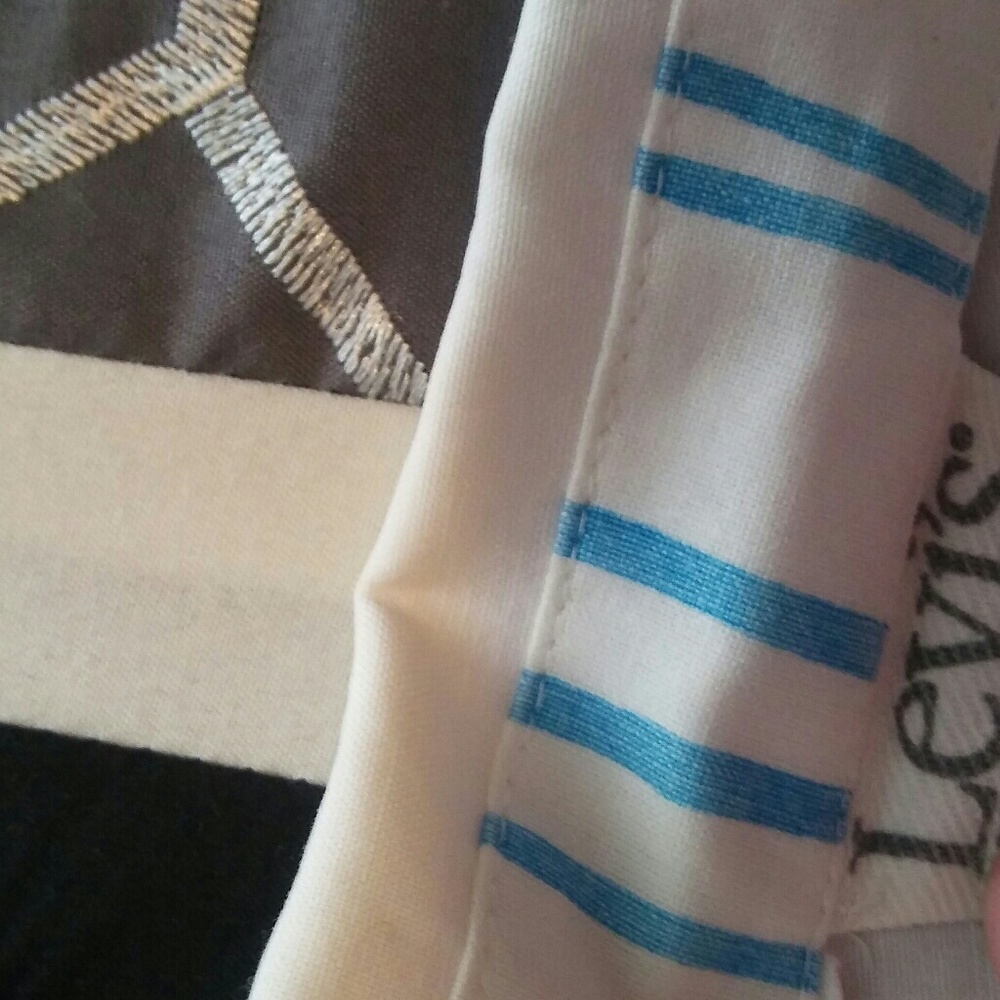 Shirt - Picture 4 of 4